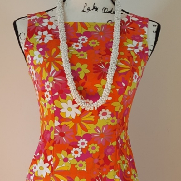 Beautiful slim fitting floral dress - Picture 4 of 7